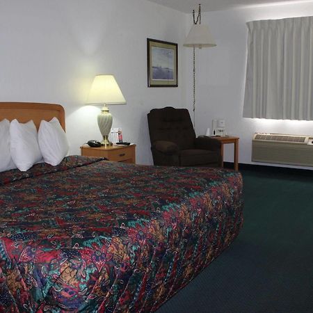 Americas Best Value Inn Гранд Форкс Екстериор снимка