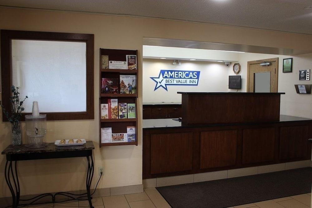 Americas Best Value Inn Гранд Форкс Екстериор снимка