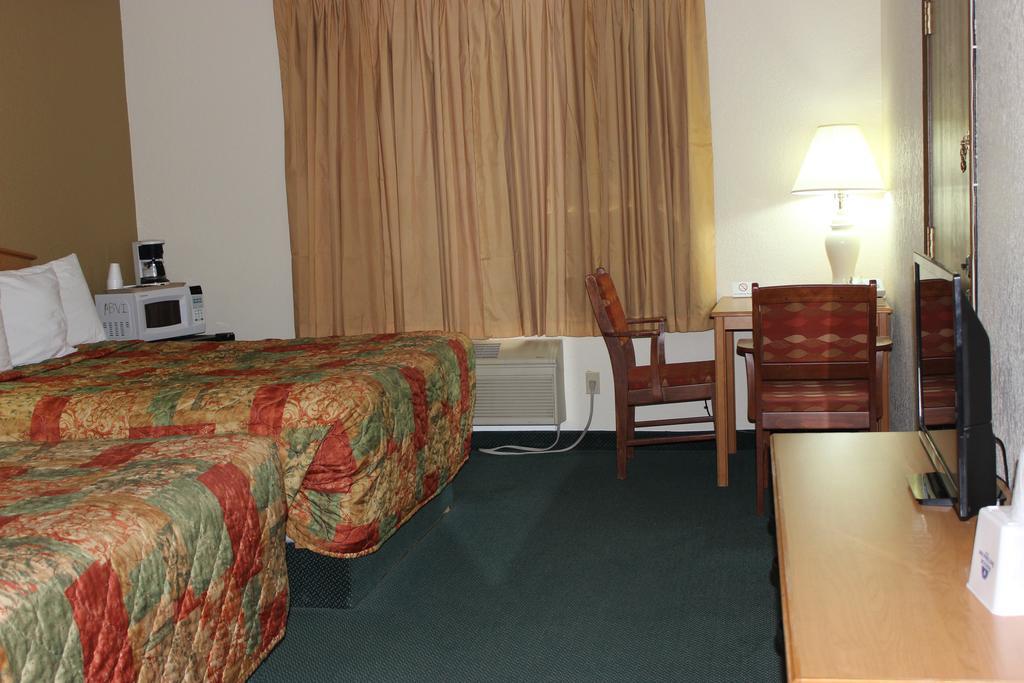 Americas Best Value Inn Гранд Форкс Екстериор снимка