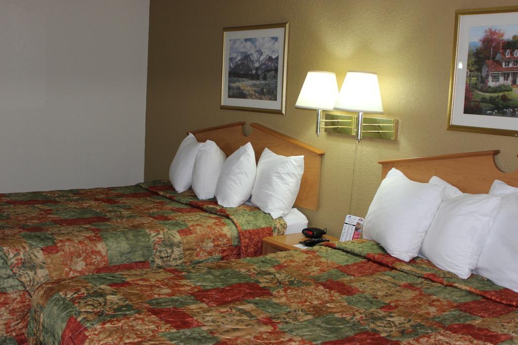 Americas Best Value Inn Гранд Форкс Екстериор снимка