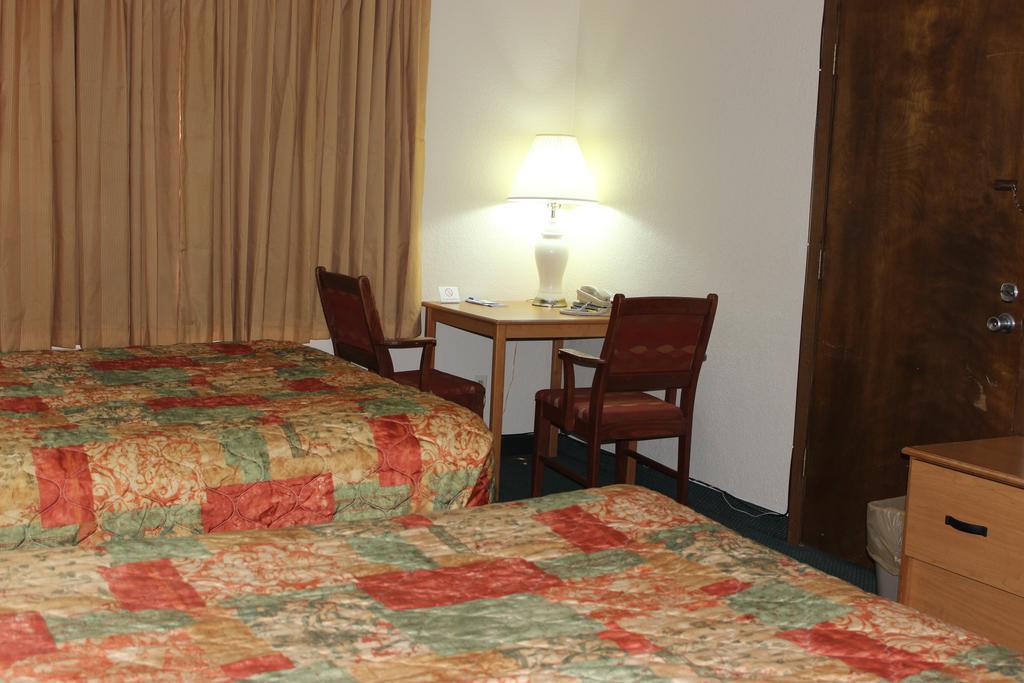 Americas Best Value Inn Гранд Форкс Екстериор снимка
