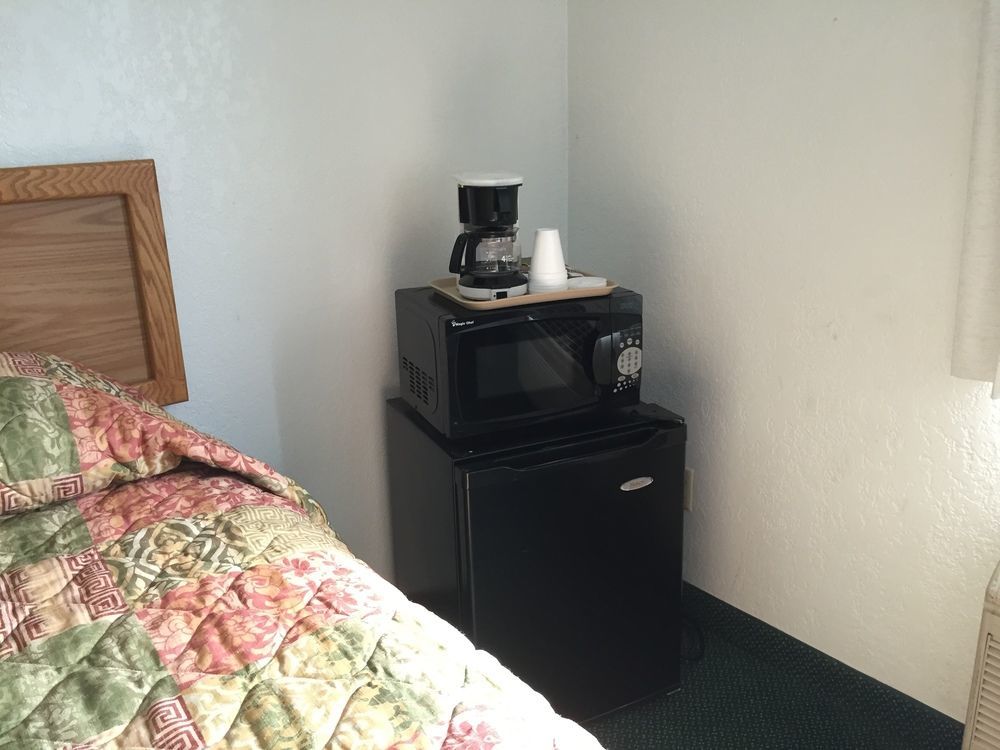 Americas Best Value Inn Гранд Форкс Екстериор снимка