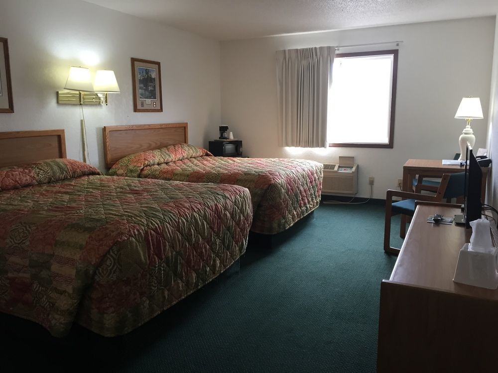 Americas Best Value Inn Гранд Форкс Екстериор снимка