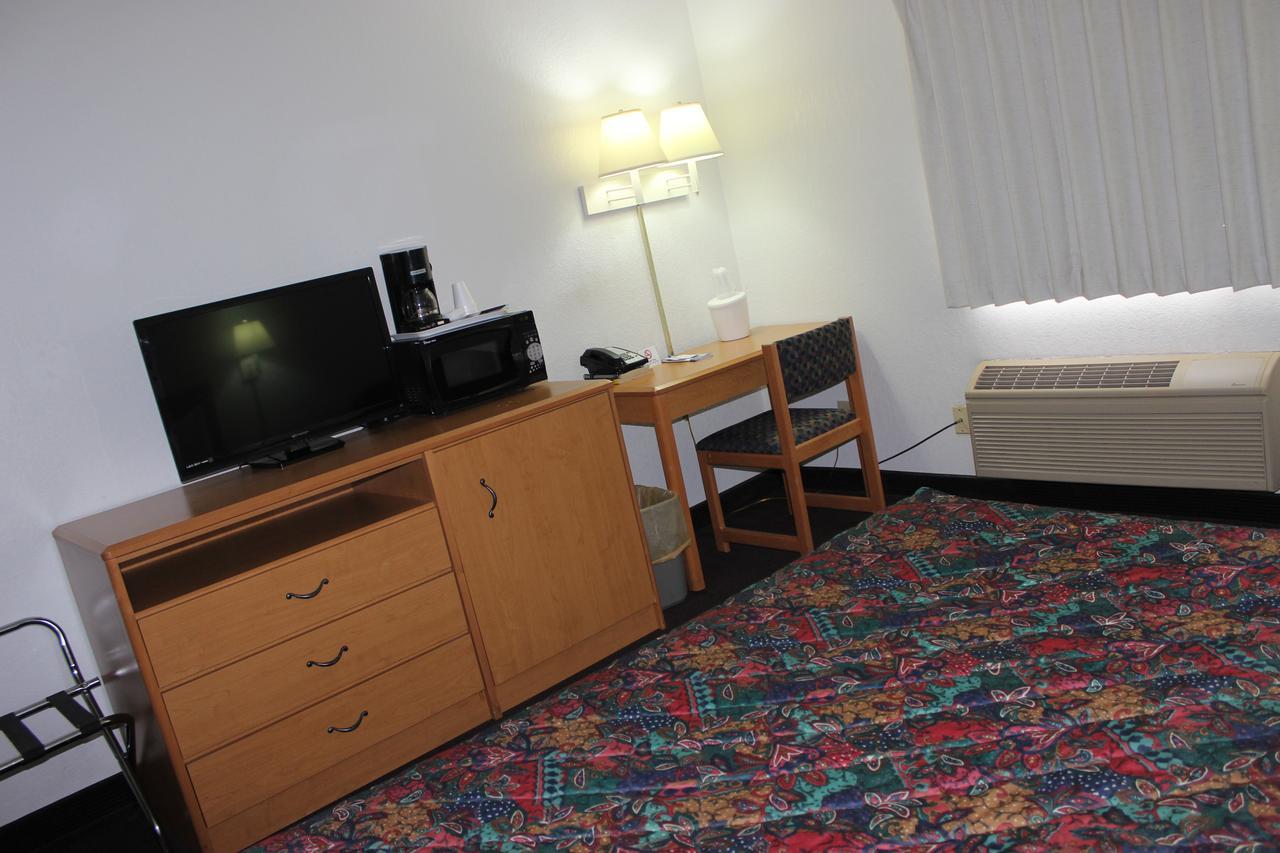 Americas Best Value Inn Гранд Форкс Екстериор снимка