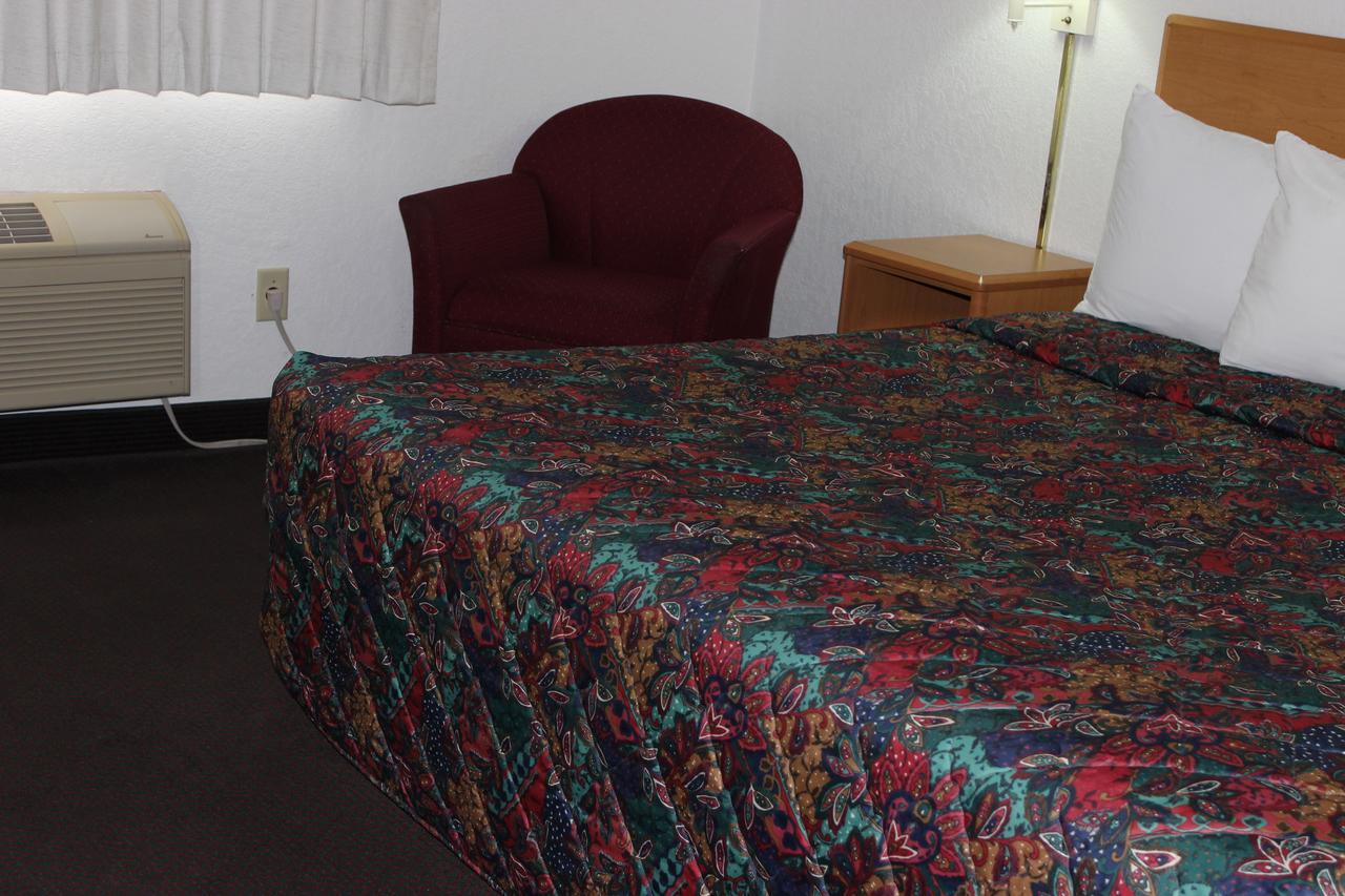 Americas Best Value Inn Гранд Форкс Екстериор снимка