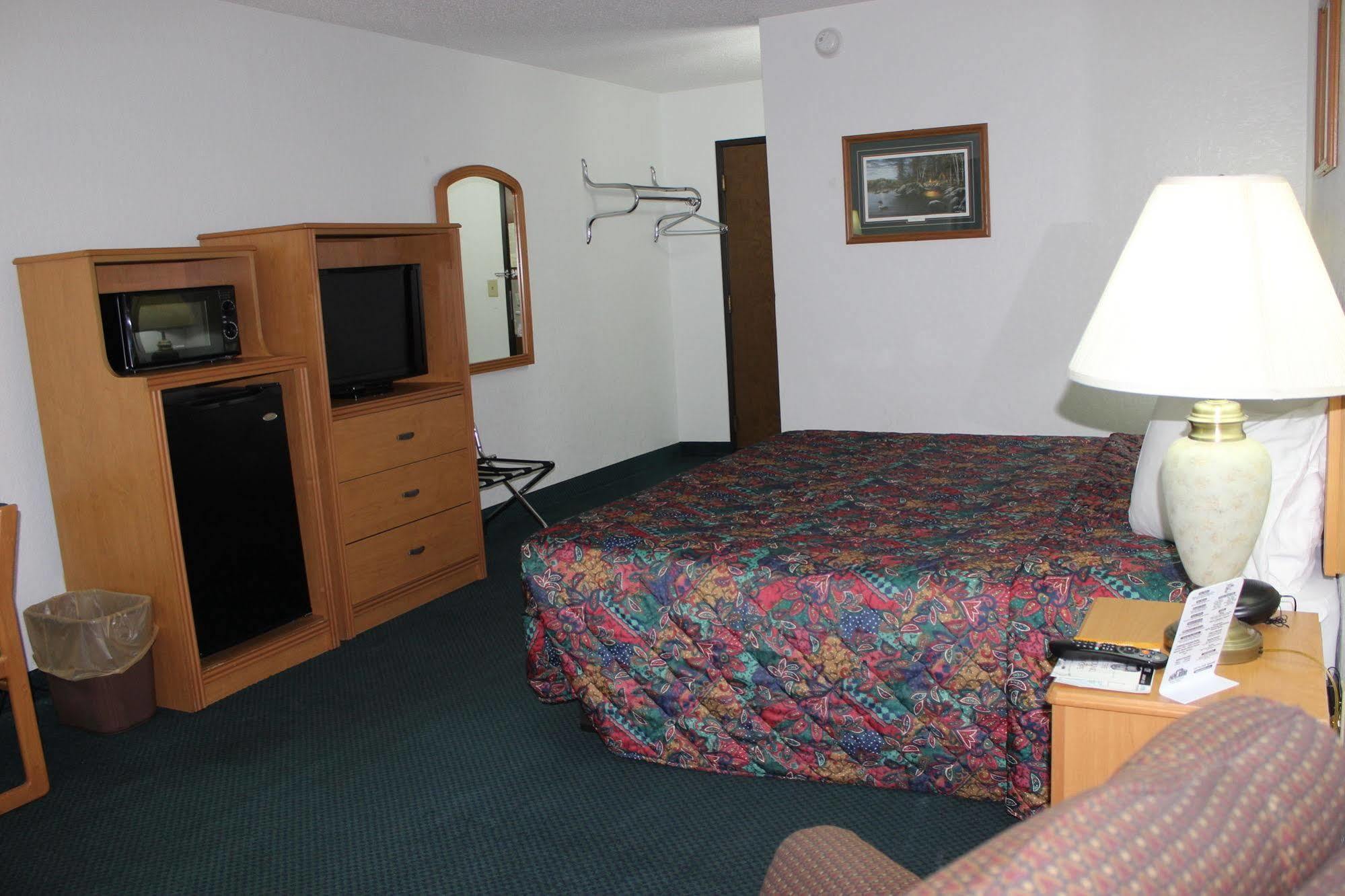 Americas Best Value Inn Гранд Форкс Екстериор снимка