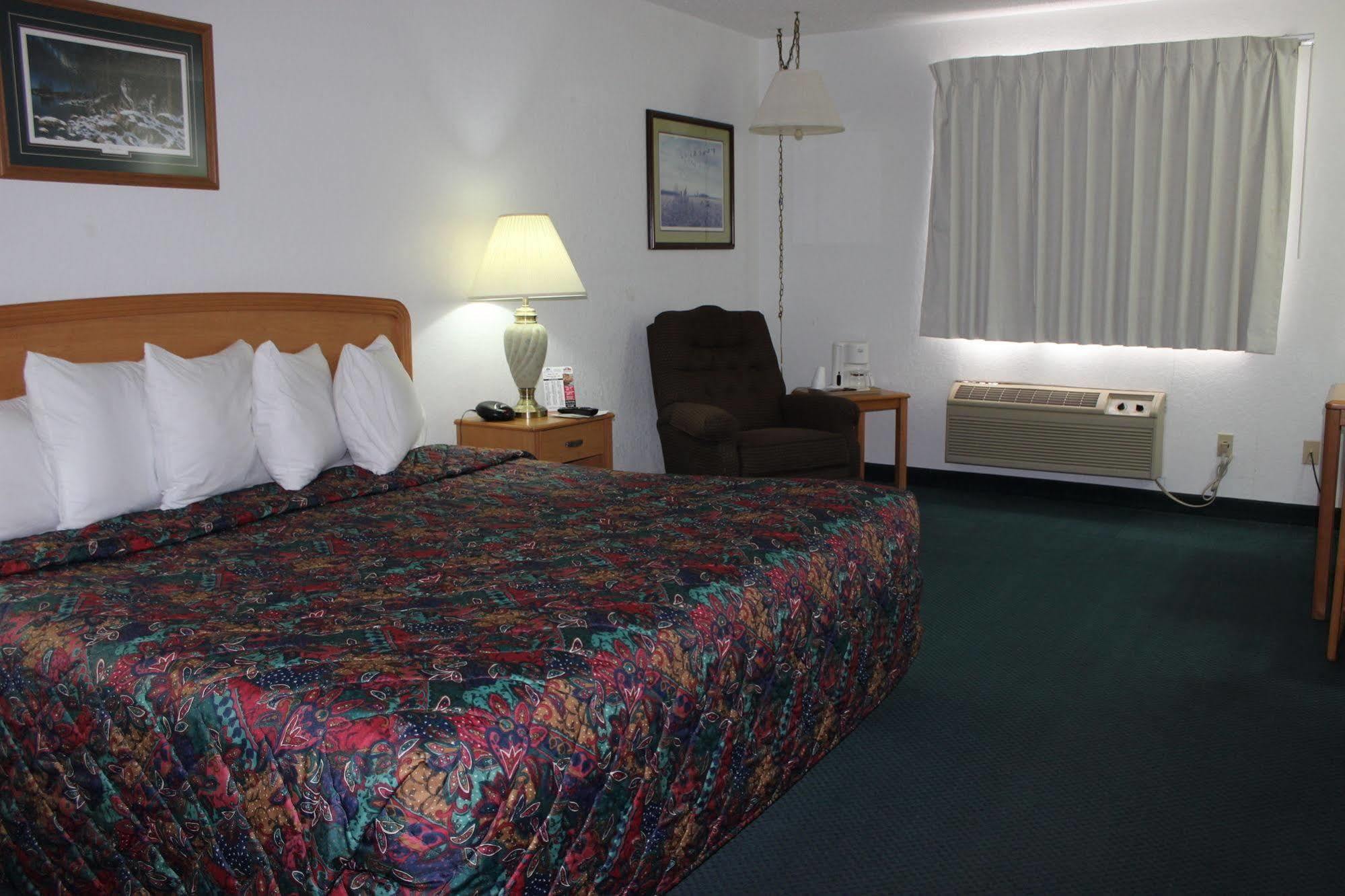 Americas Best Value Inn Гранд Форкс Екстериор снимка