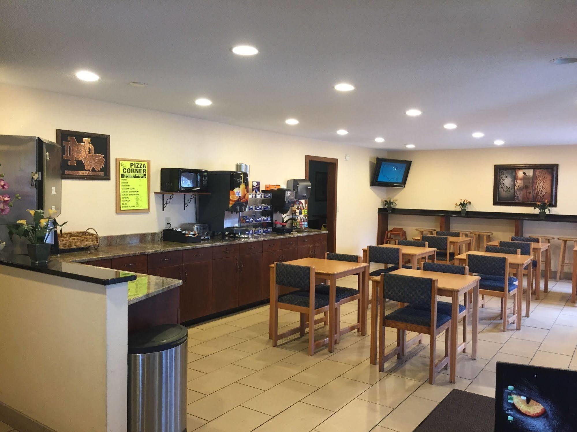 Americas Best Value Inn Гранд Форкс Екстериор снимка