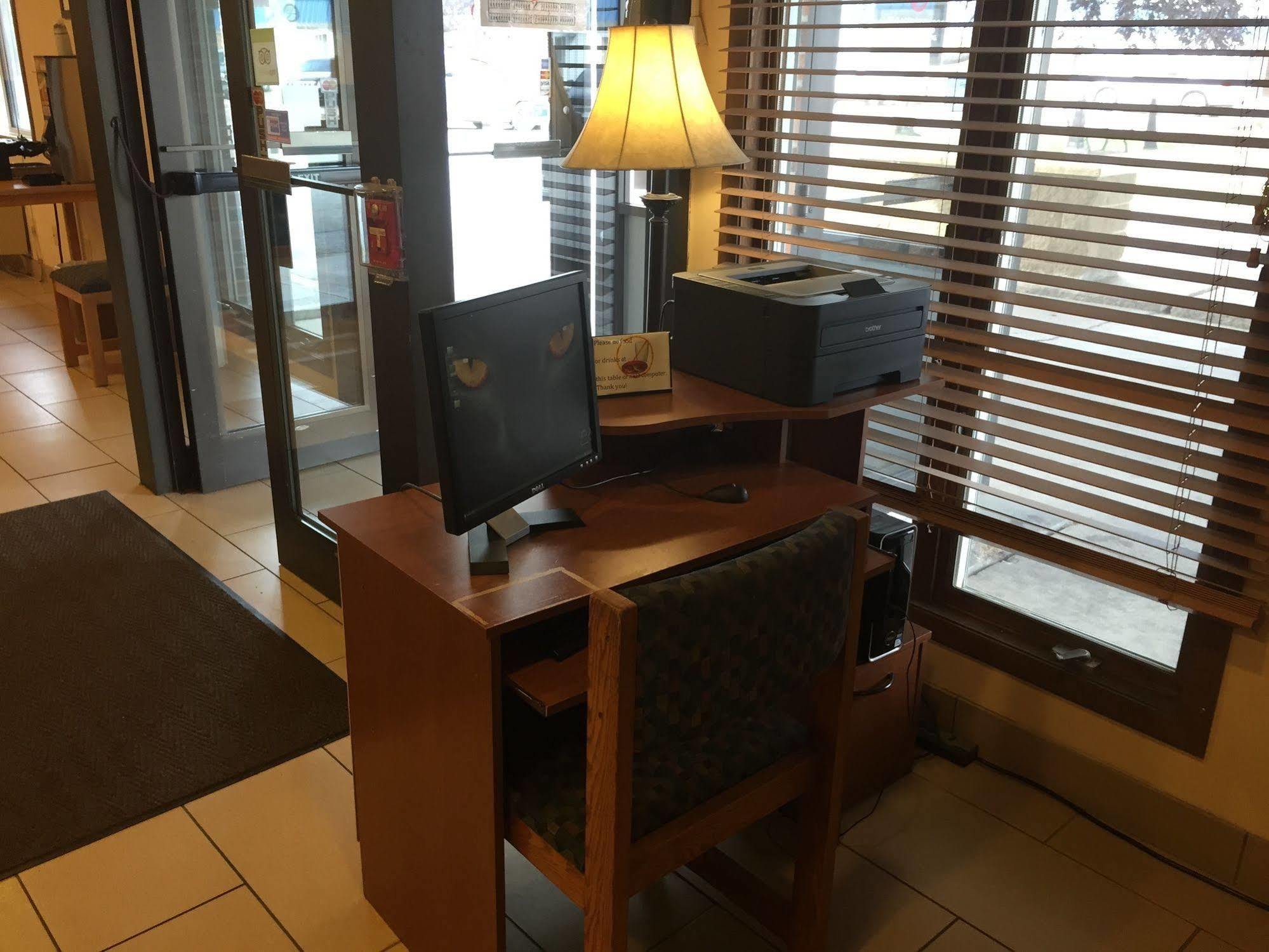 Americas Best Value Inn Гранд Форкс Екстериор снимка