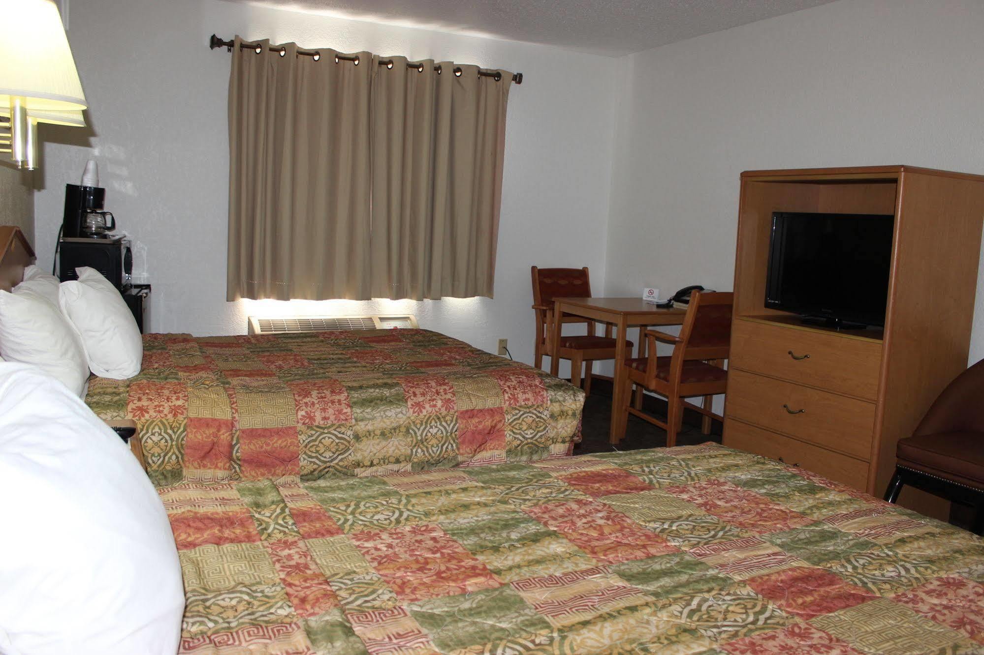 Americas Best Value Inn Гранд Форкс Екстериор снимка