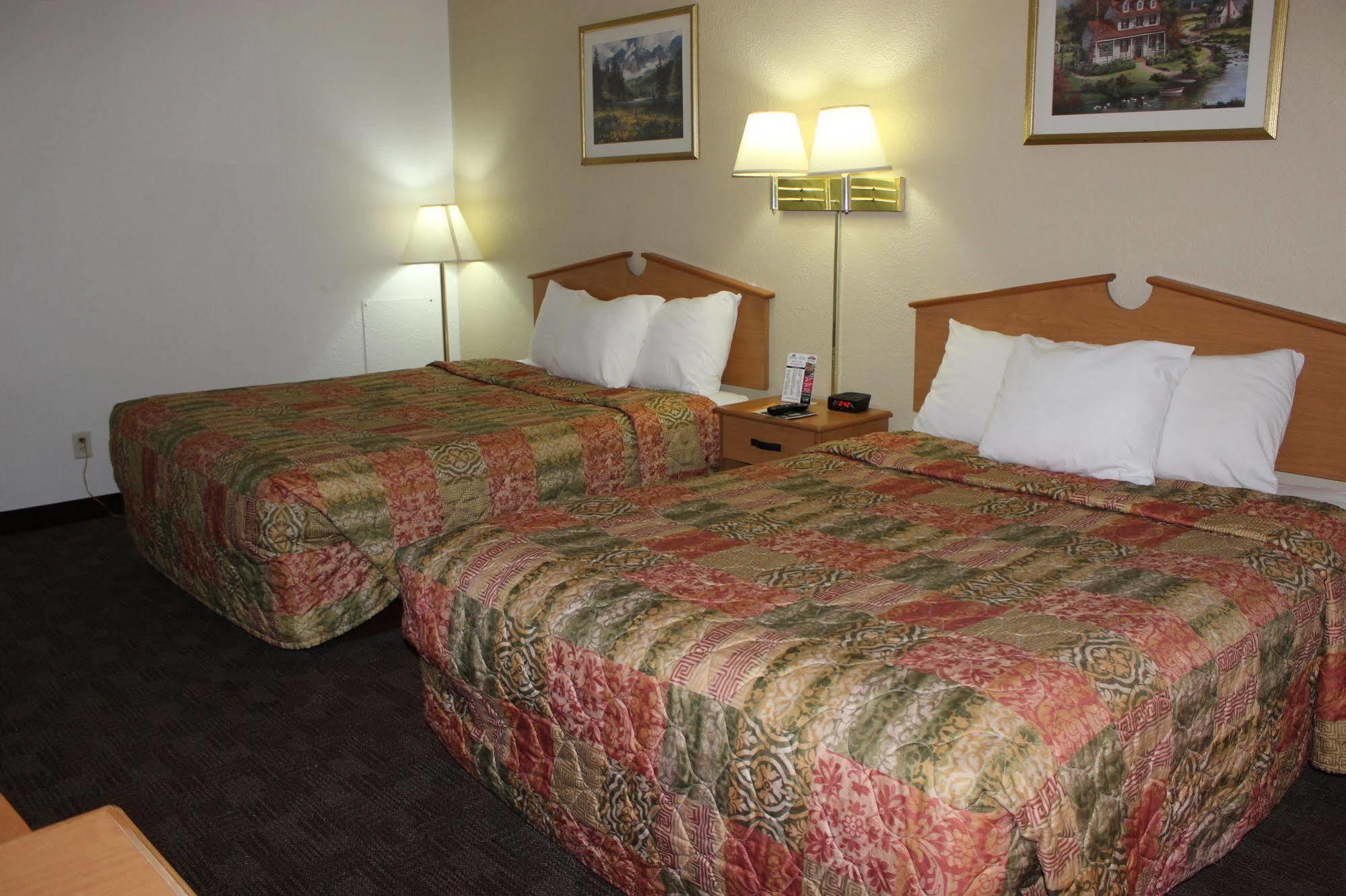 Americas Best Value Inn Гранд Форкс Екстериор снимка