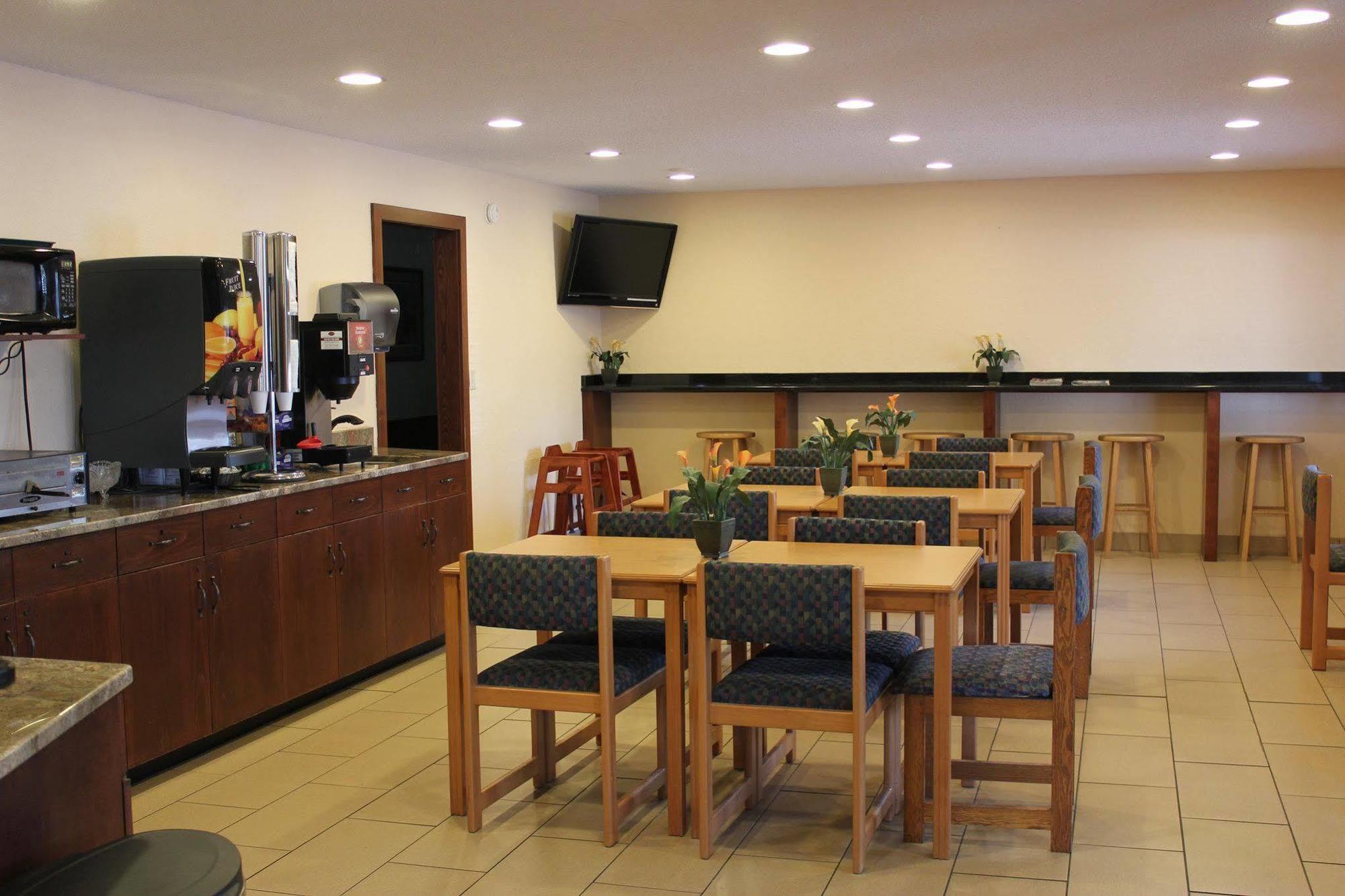 Americas Best Value Inn Гранд Форкс Екстериор снимка